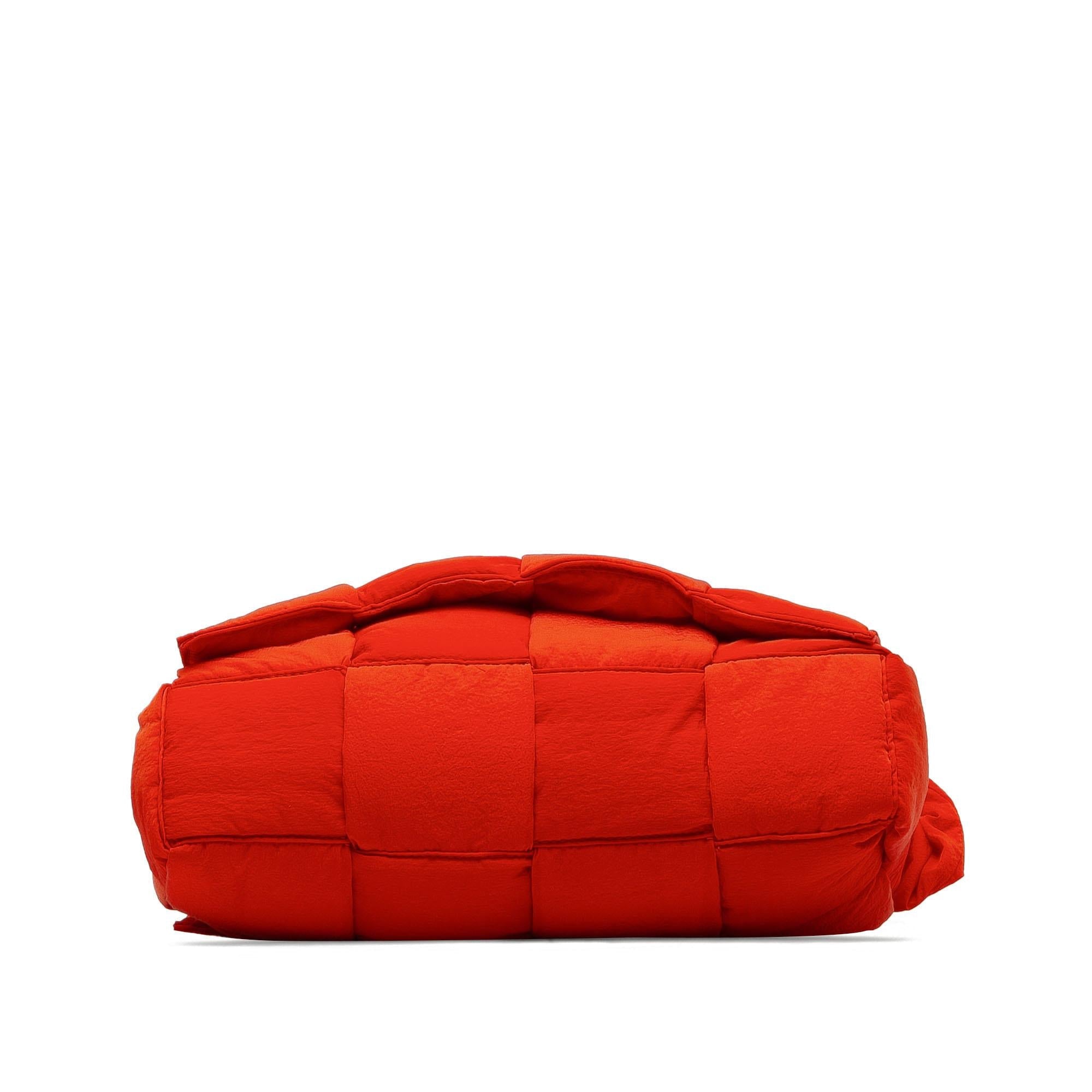 Bottega Veneta Intrecciato Padded Tech Cassette (SHG-Epfj7M)