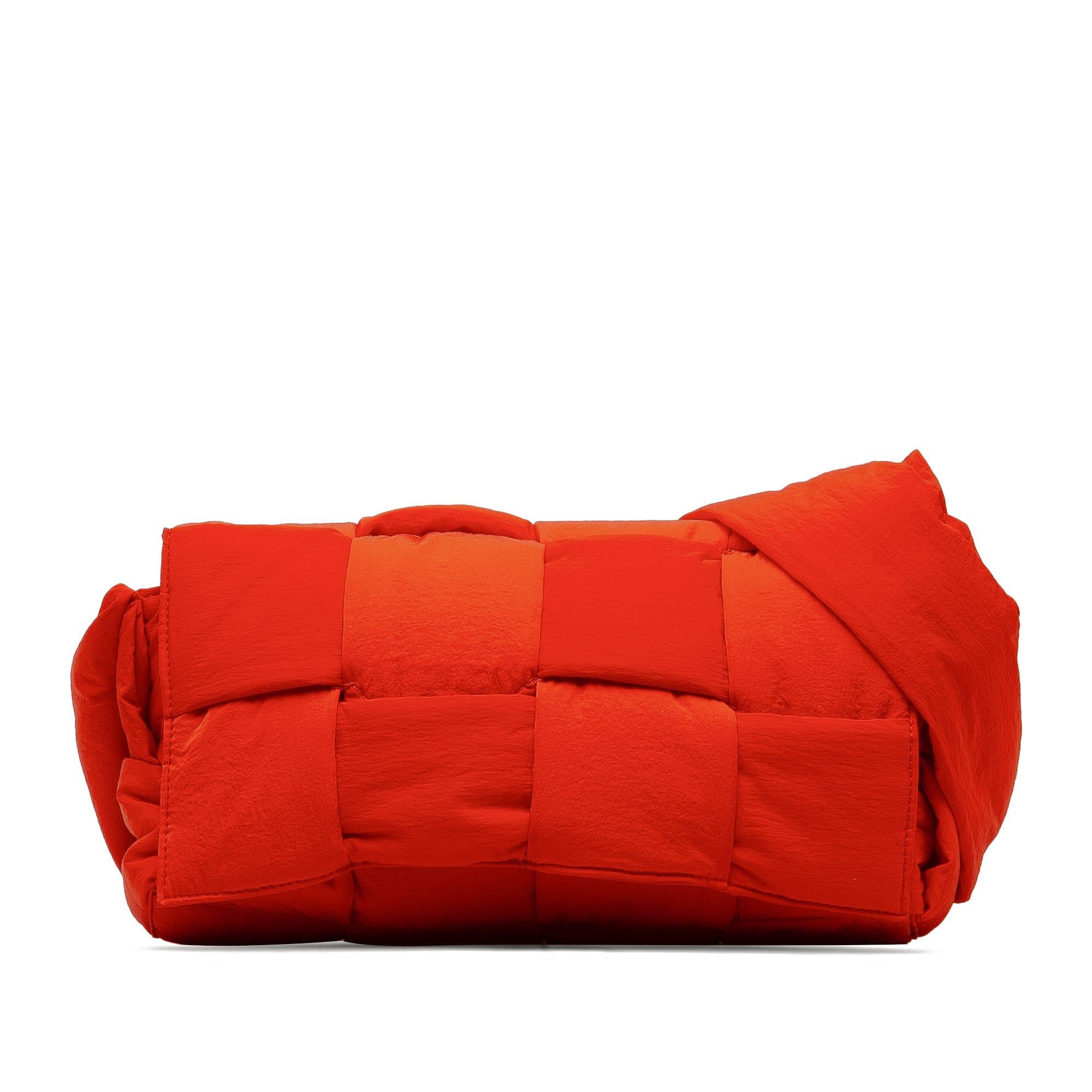 Bottega Veneta Intrecciato Padded Tech Cassette (SHG-Epfj7M)
