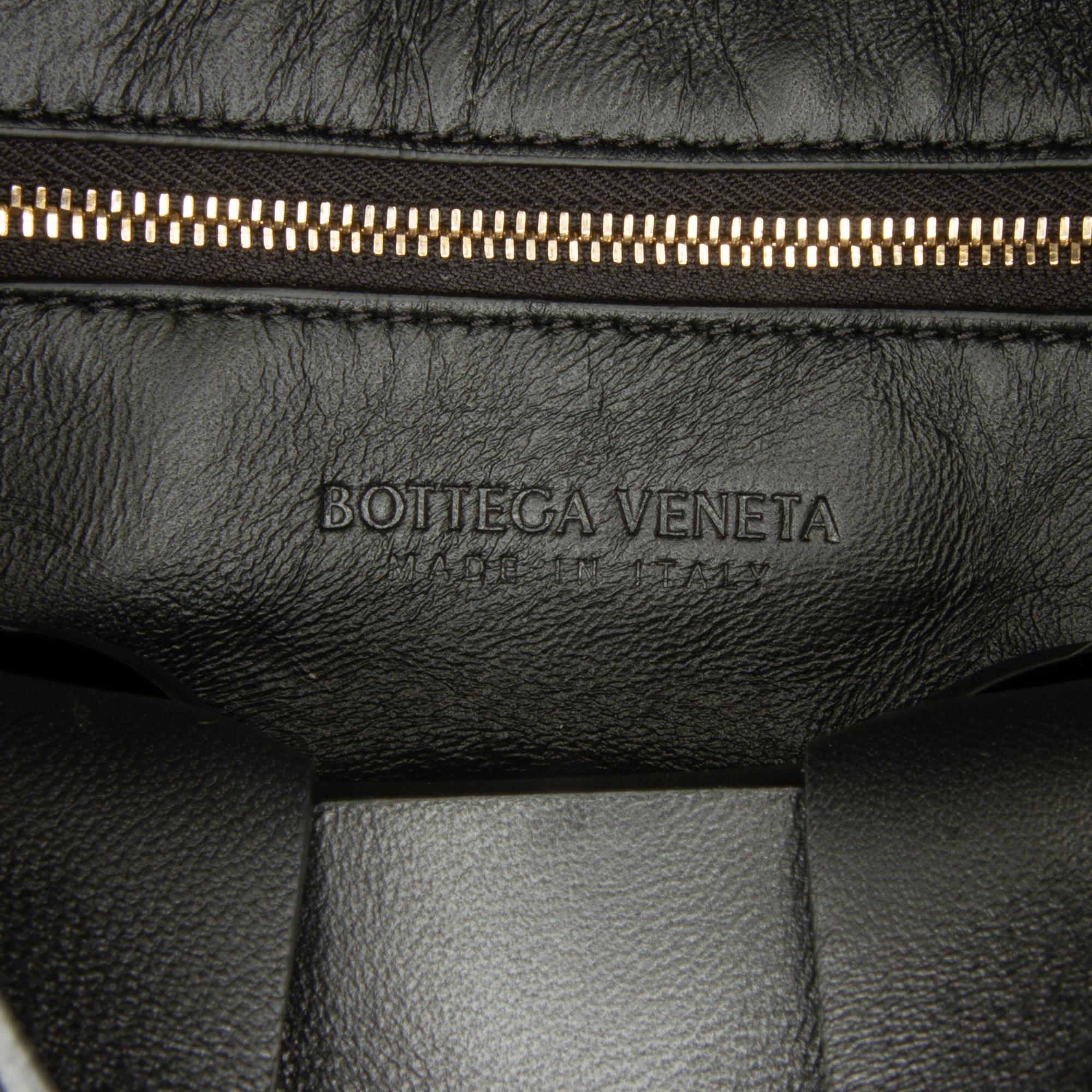 Bottega Veneta Intrecciato Patent Cassette (SHG-w1334a)
