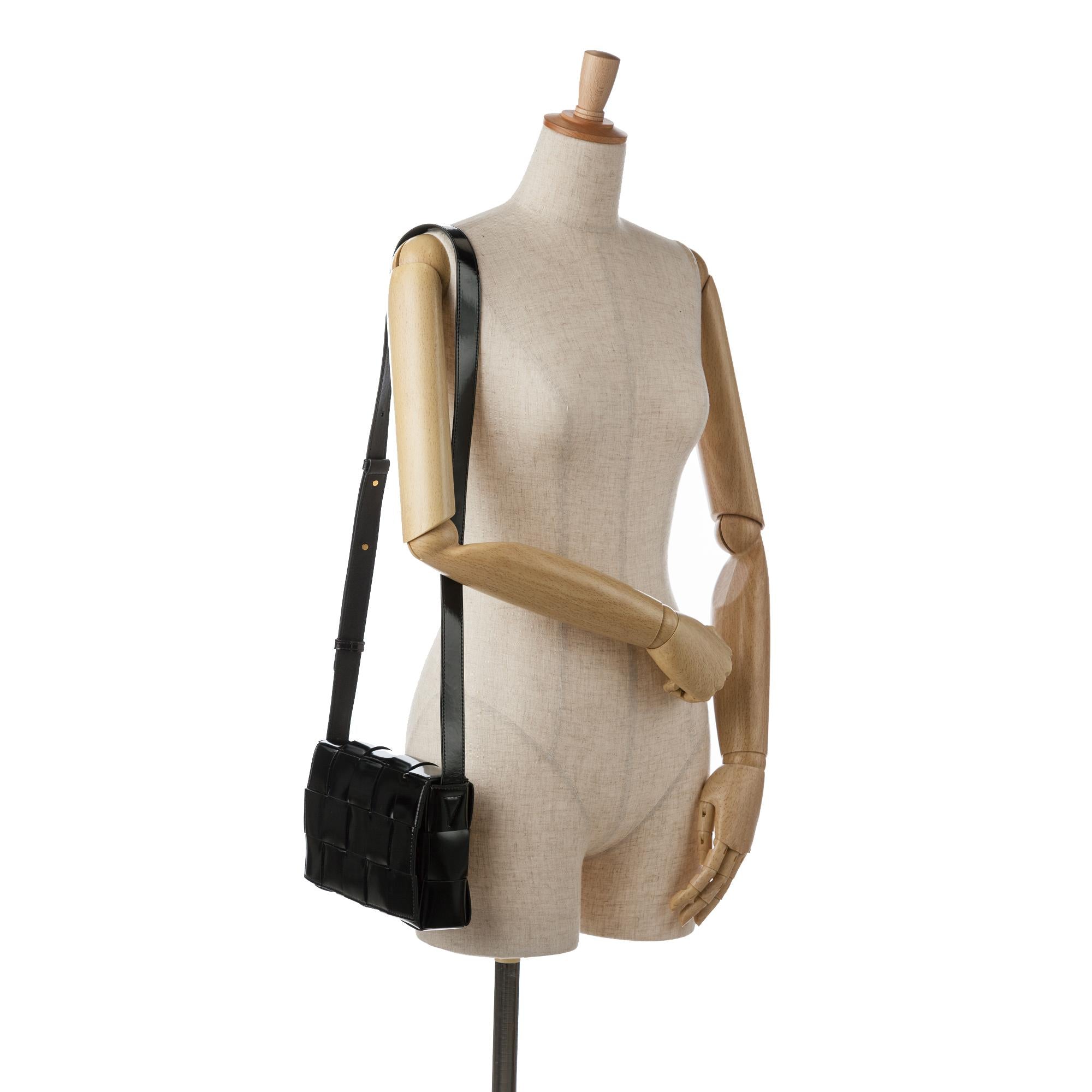 Bottega Veneta Intrecciato Patent Cassette (SHG-w1334a)