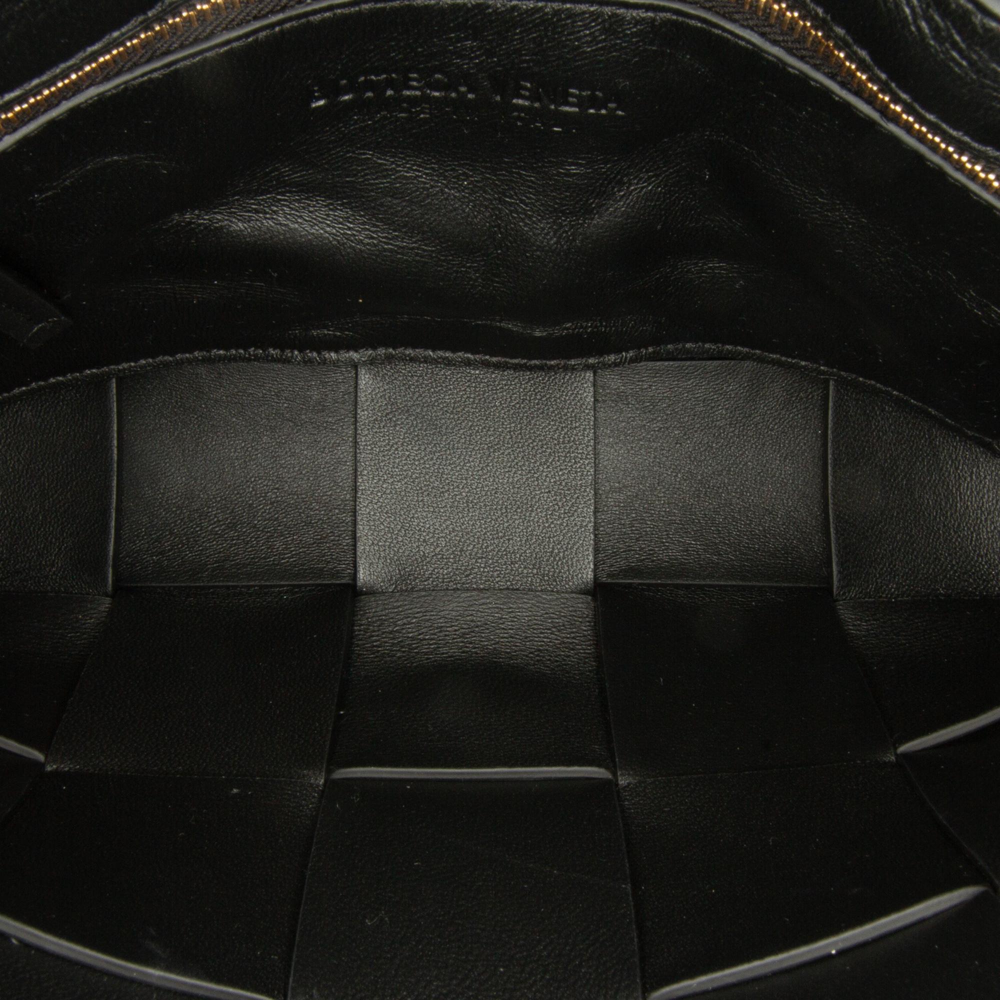 Bottega Veneta Intrecciato Patent Cassette (SHG-w1334a)