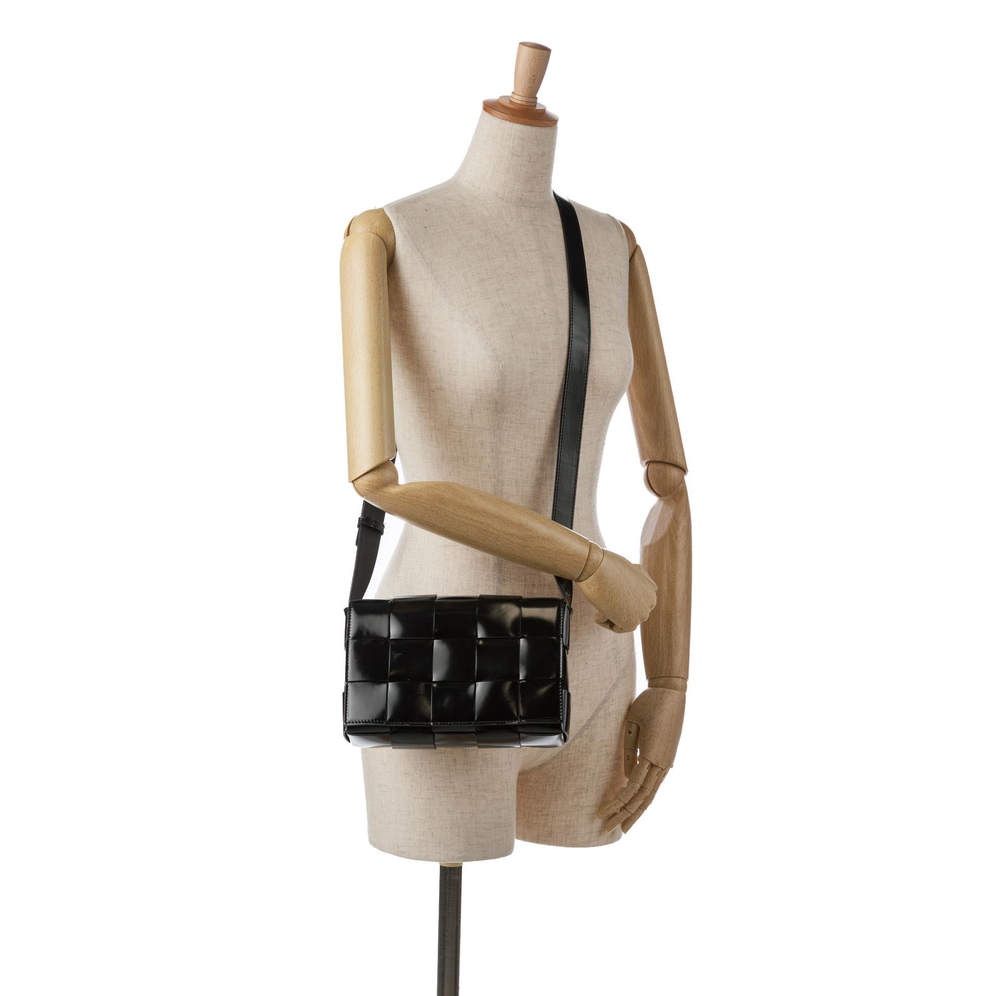 Bottega Veneta Intrecciato Patent Cassette (SHG-w1334a)