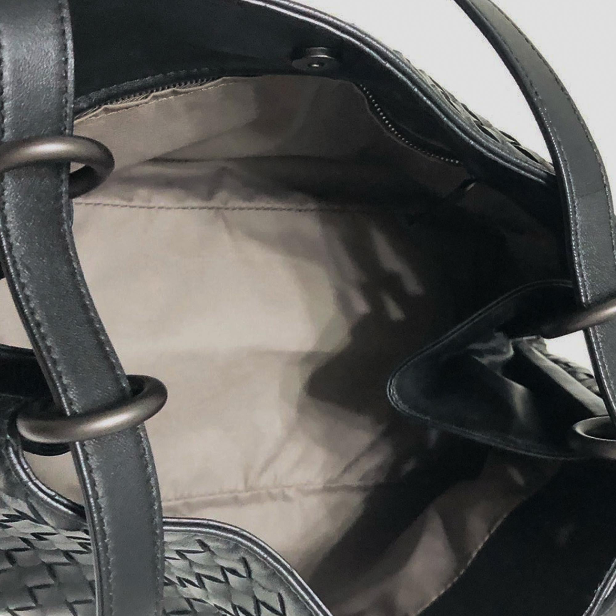 Bottega Veneta Intrecciato Shoulder Bag (SHG-uns71U)