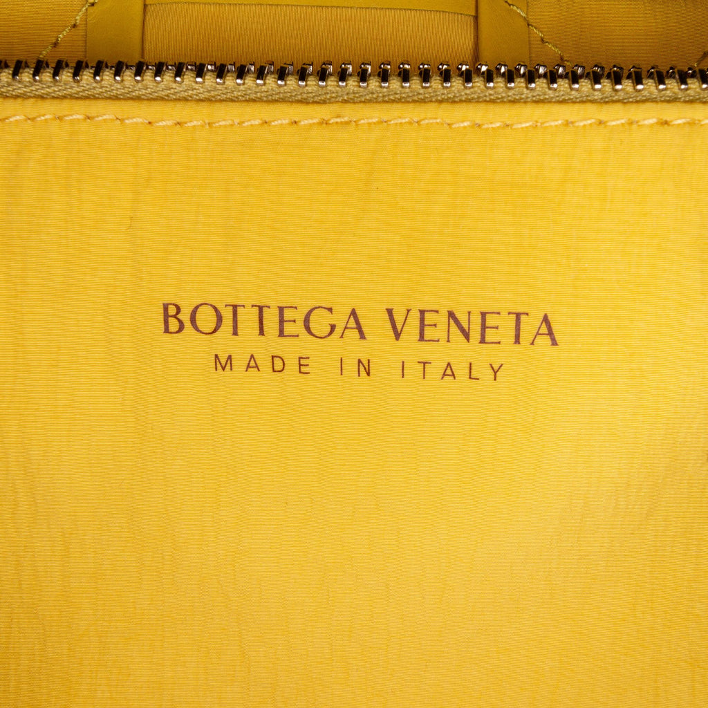 Bottega Veneta Intrecciato Stretch Cassette Crossbody Bag (SHG-vxmhAc)