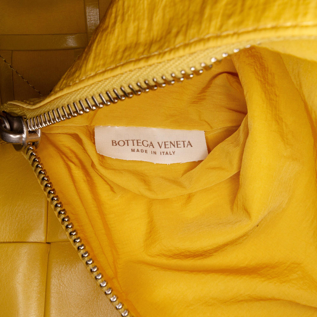 Bottega Veneta Intrecciato Stretch Cassette Crossbody Bag (SHG-vxmhAc)