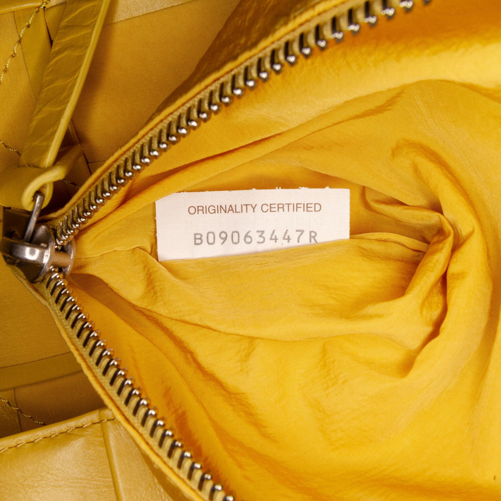 Bottega Veneta Intrecciato Stretch Cassette Crossbody Bag (SHG-vxmhAc)