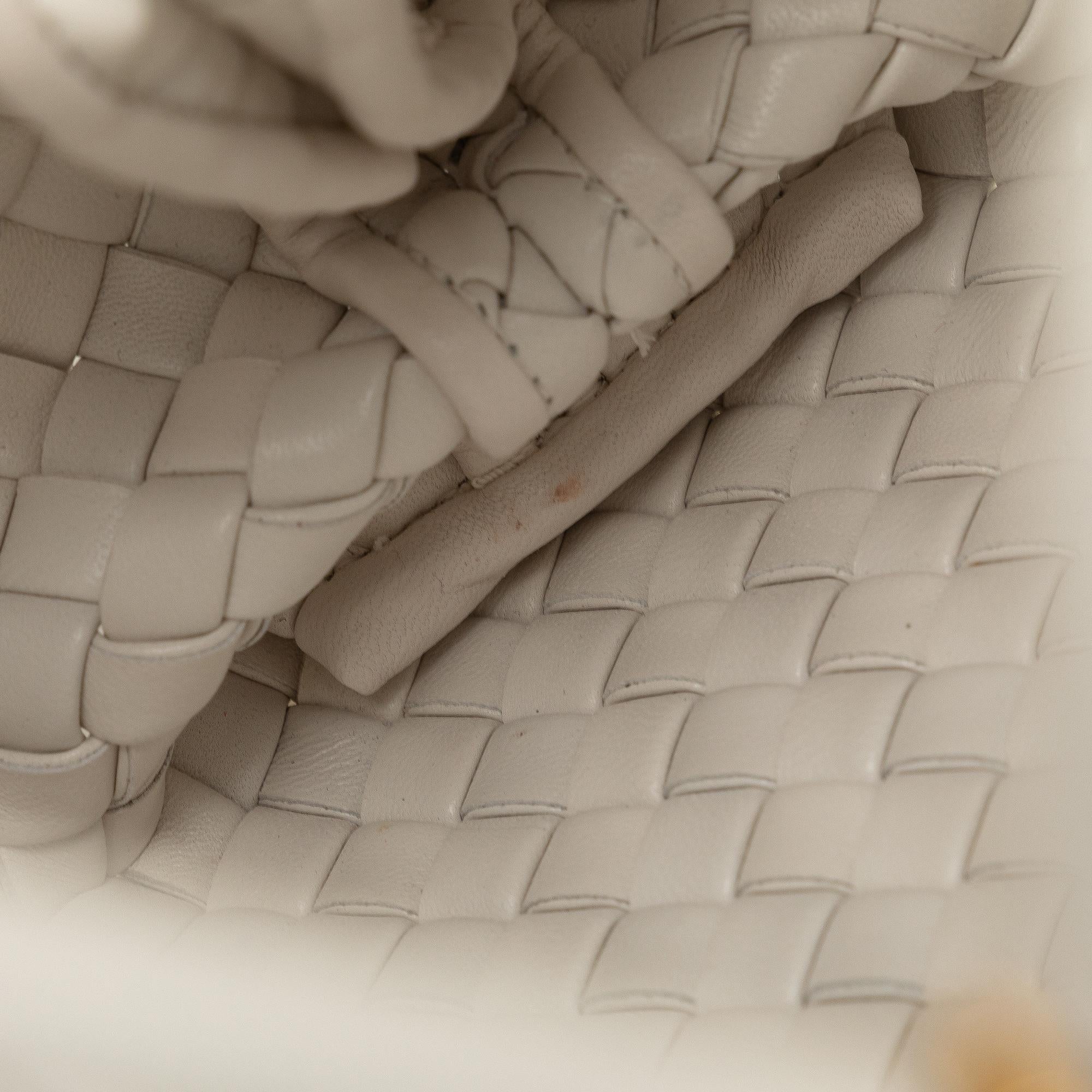 Bottega Veneta Intrecciato The Pouch (SHG-Ua6v0u)