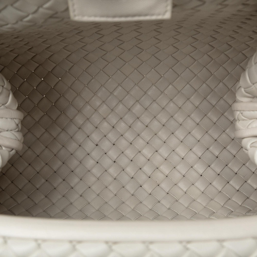 Bottega Veneta Intrecciato The Pouch (SHG-Ua6v0u)