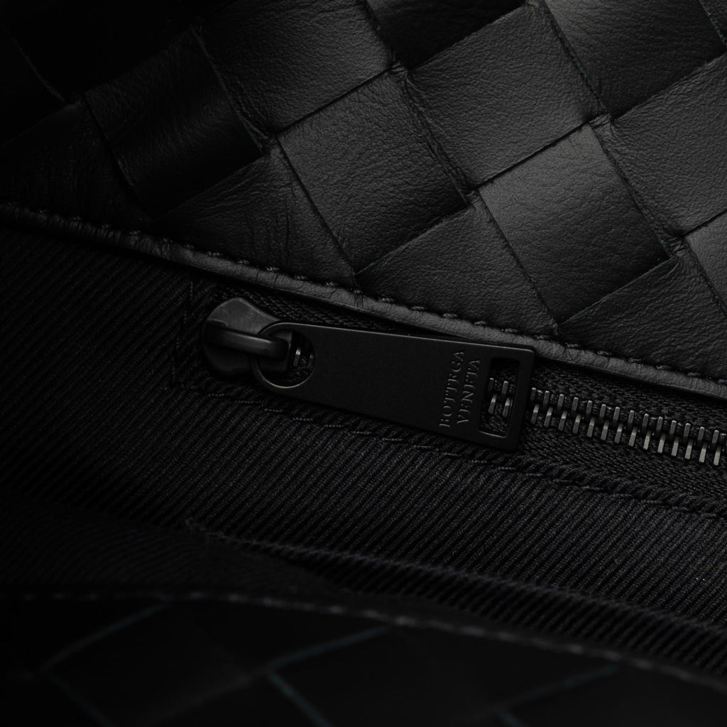 Bottega Veneta Intrecciato Tote Bag (SHG-Q1swMw)