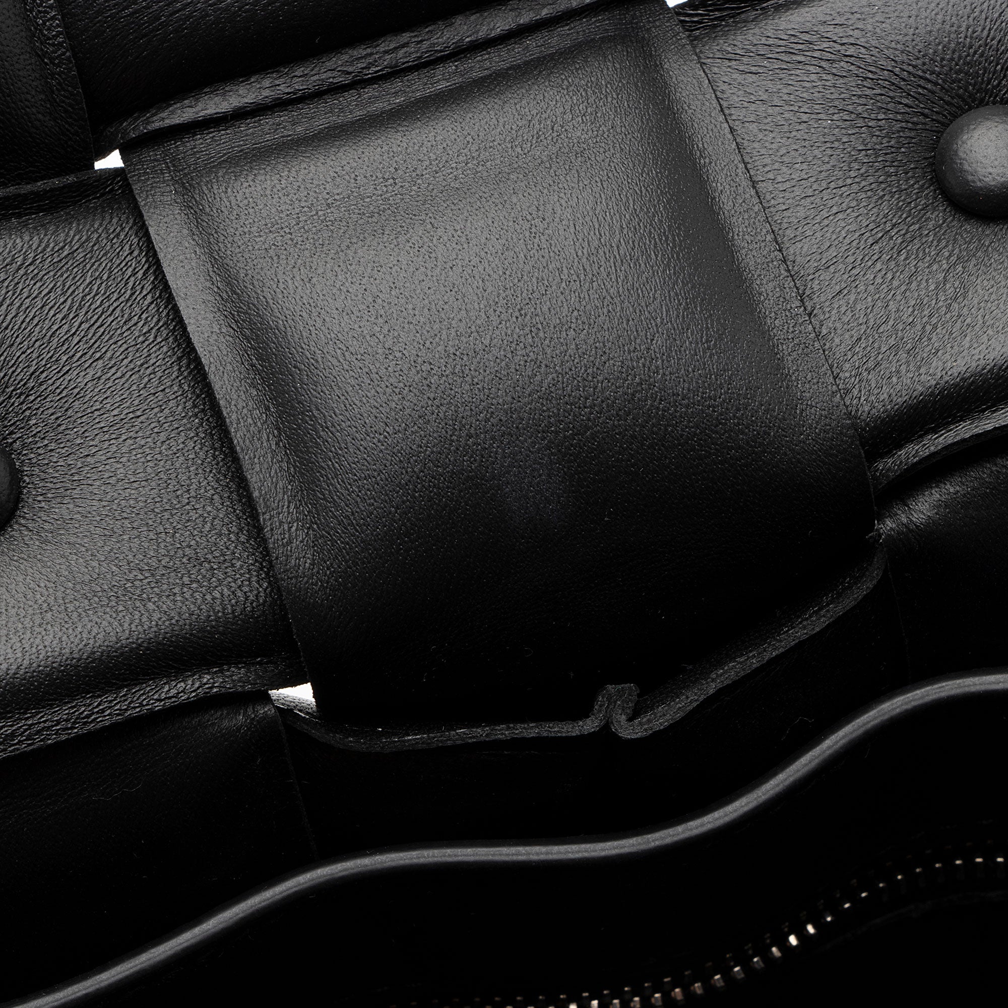 Bottega Veneta Lambskin Cassette Chain Maxi Shoulder Bag (SHF-JbNRjz)