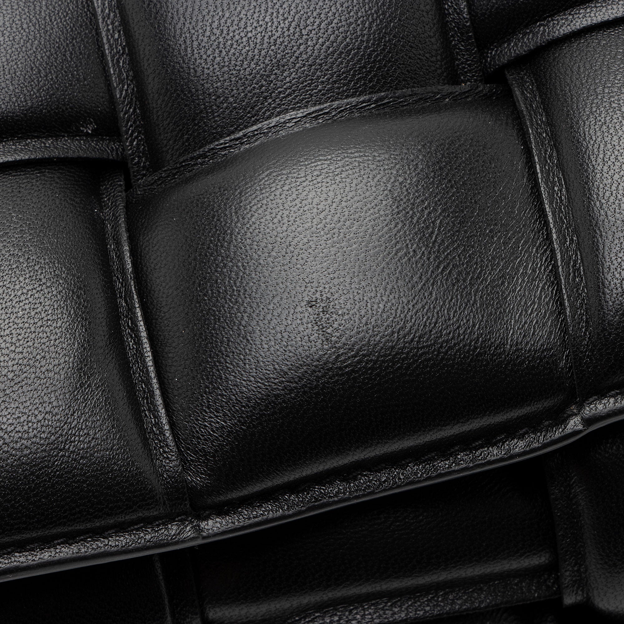 Bottega Veneta Lambskin Cassette Chain Maxi Shoulder Bag (SHF-JbNRjz)