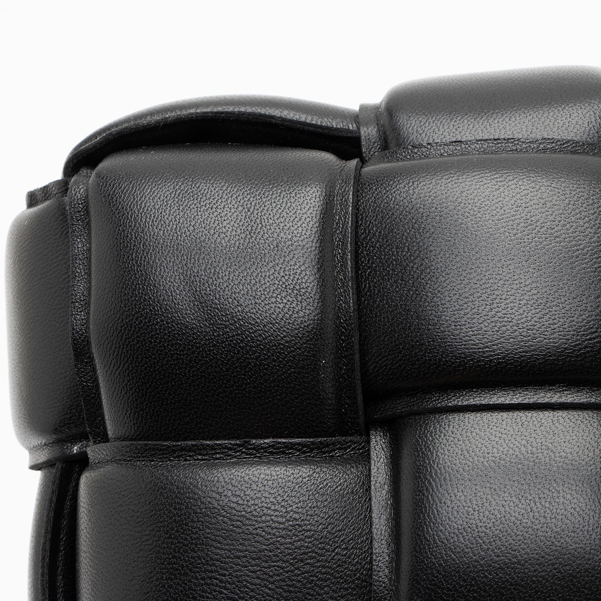 Bottega Veneta Lambskin Cassette Chain Maxi Shoulder Bag (SHF-JbNRjz)