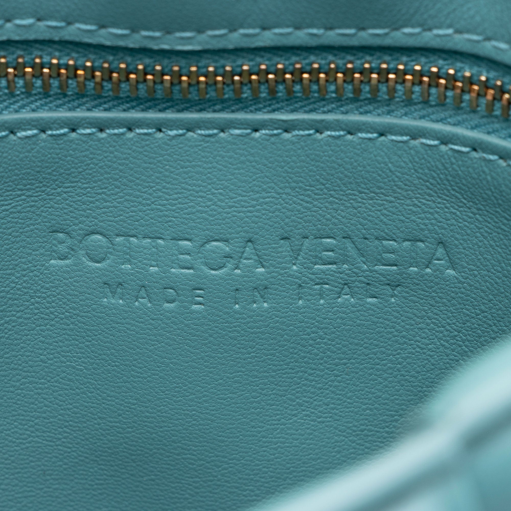 Bottega Veneta Lambskin Cassette Chain Maxi Shoulder Bag (SHF-0QZNRJ)