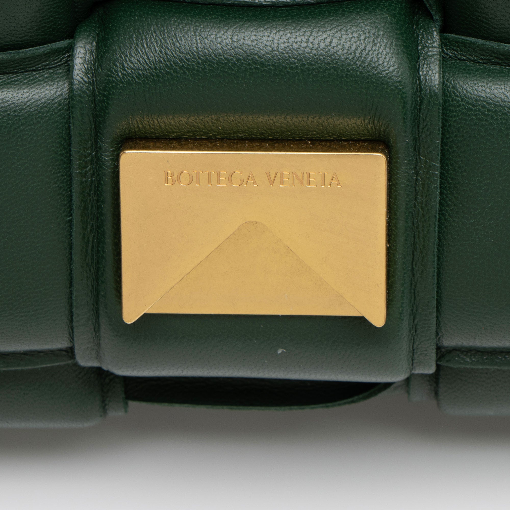 Bottega Veneta Lambskin Cassette Chain Maxi Shoulder Bag (SHF-FiotNd)