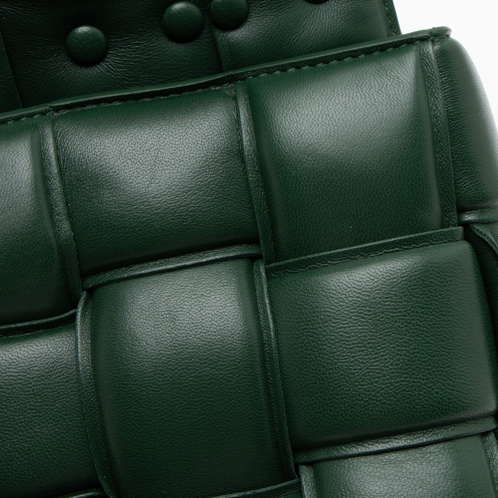 Bottega Veneta Lambskin Cassette Chain Maxi Shoulder Bag (SHF-FiotNd)