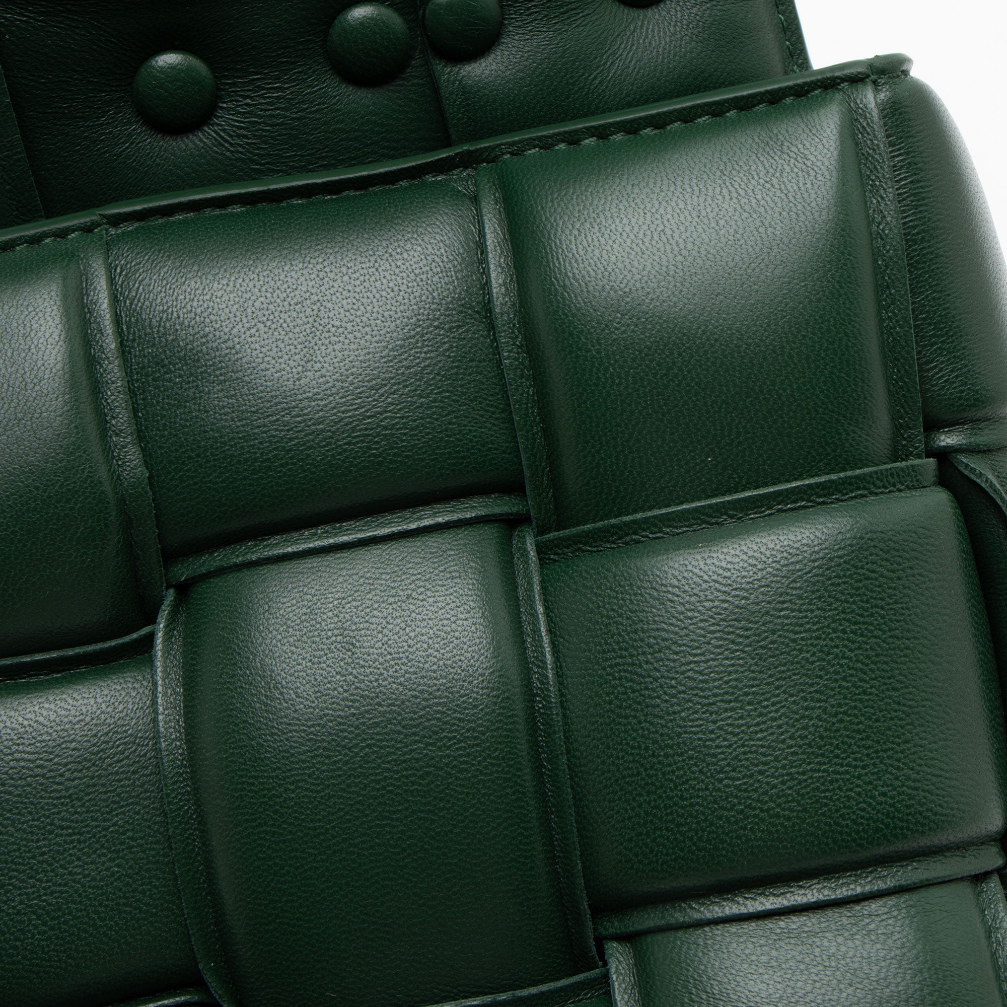 Bottega Veneta Lambskin Cassette Chain Maxi Shoulder Bag (SHF-FiotNd)
