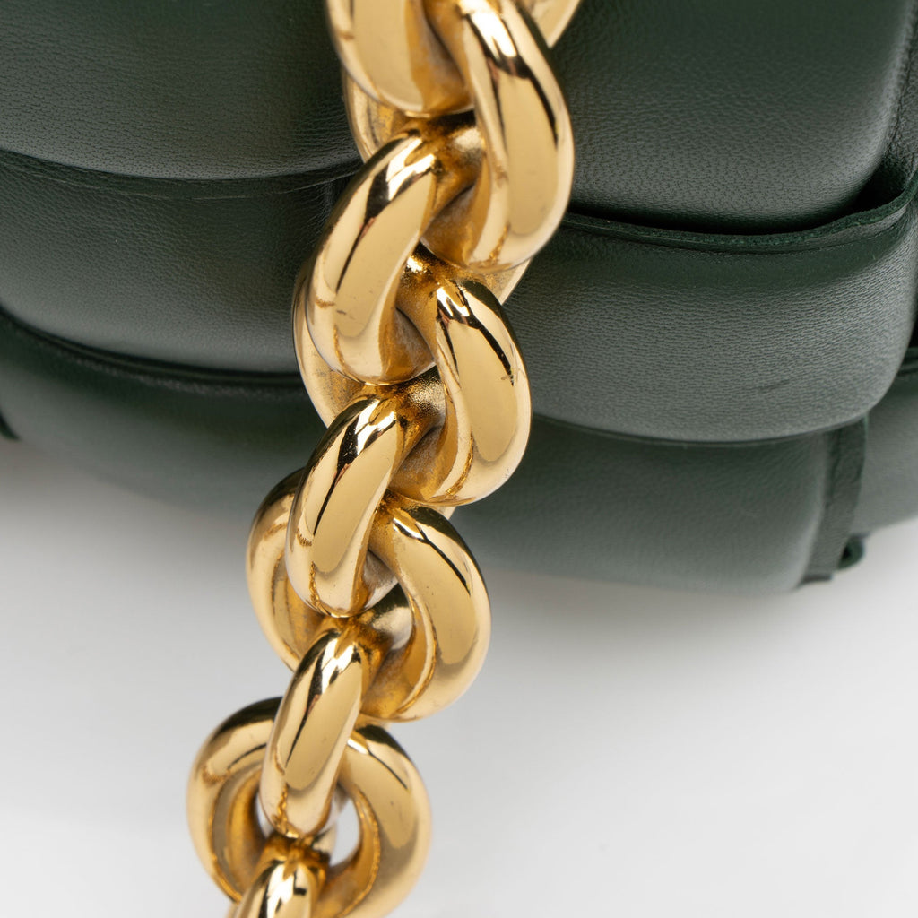 Bottega Veneta Lambskin Cassette Chain Maxi Shoulder Bag (SHF-FiotNd)
