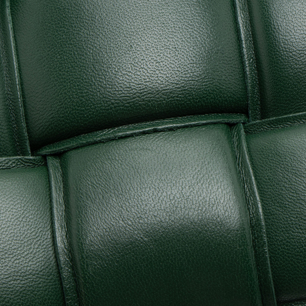 Bottega Veneta Lambskin Cassette Chain Maxi Shoulder Bag (SHF-FiotNd)