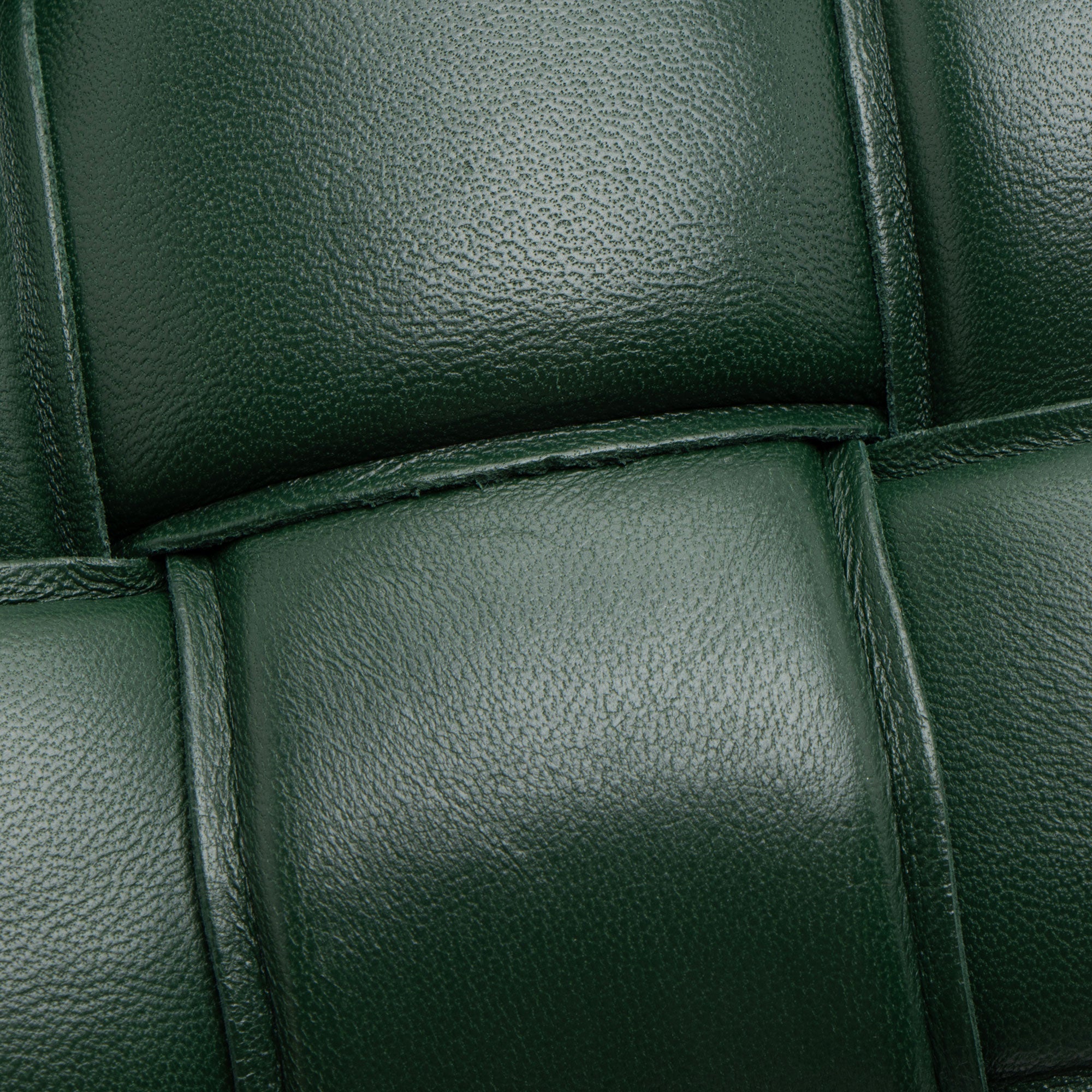 Bottega Veneta Lambskin Cassette Chain Maxi Shoulder Bag (SHF-FiotNd)