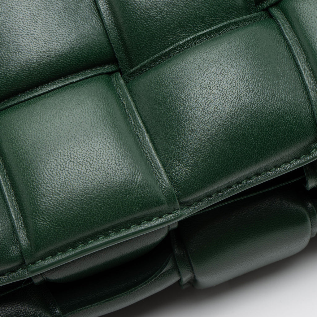 Bottega Veneta Lambskin Cassette Chain Maxi Shoulder Bag (SHF-FiotNd)
