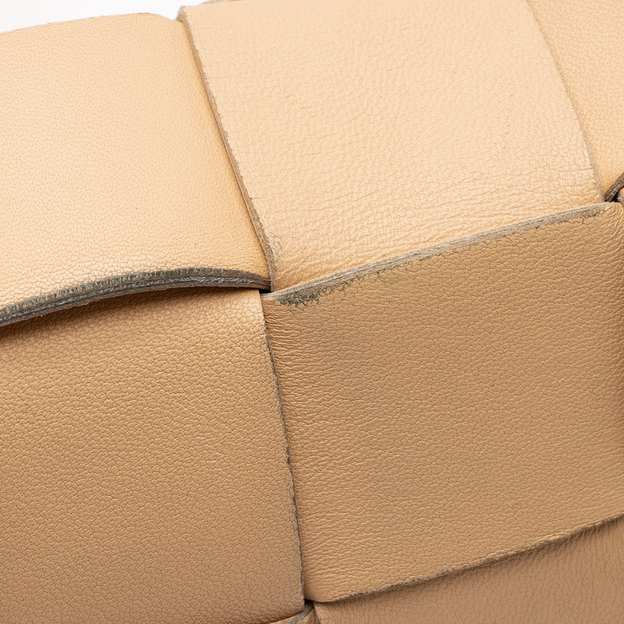 Bottega Veneta Lambskin Cassette Crossbody (SHF-nAVsRl)