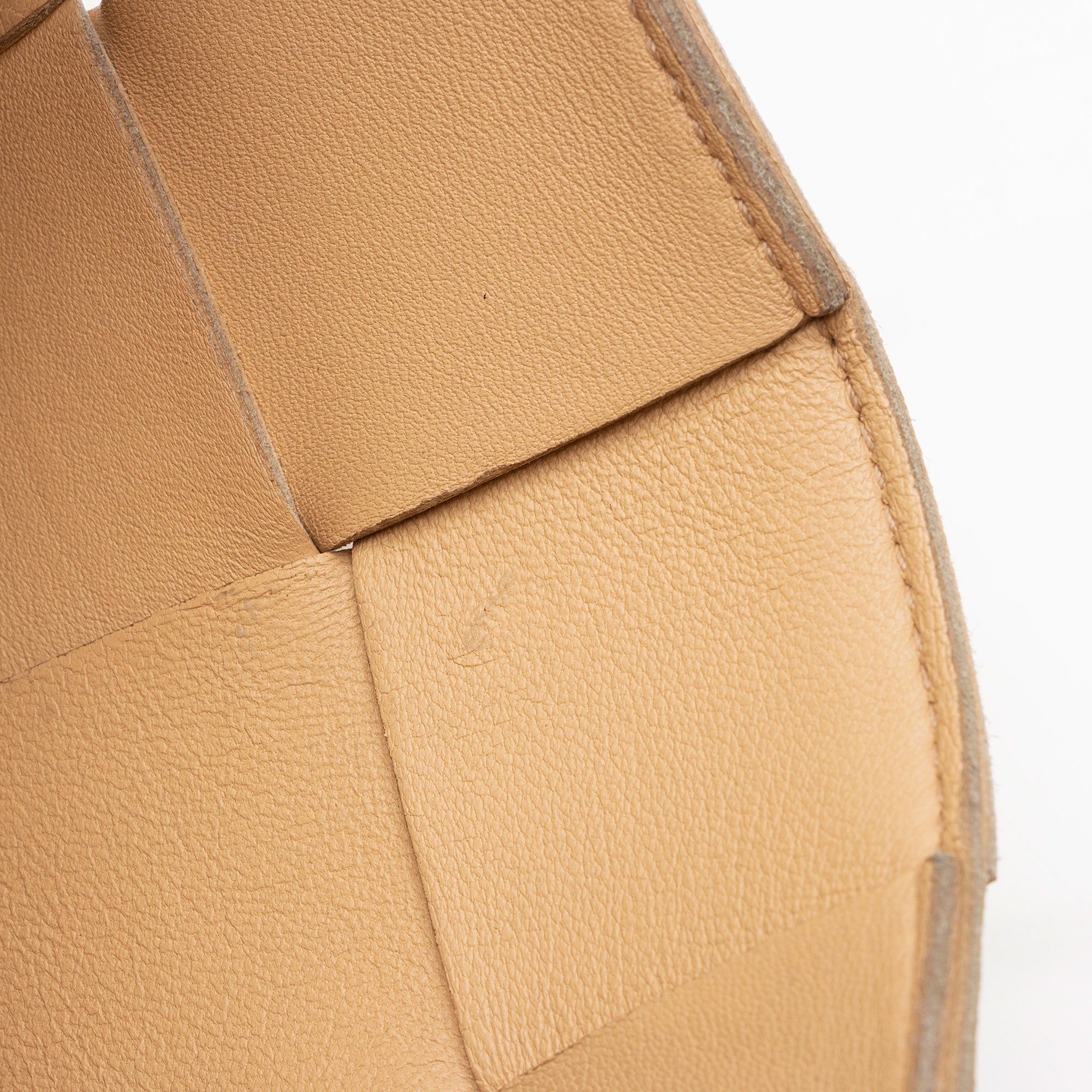 Bottega Veneta Lambskin Cassette Crossbody (SHF-nAVsRl)