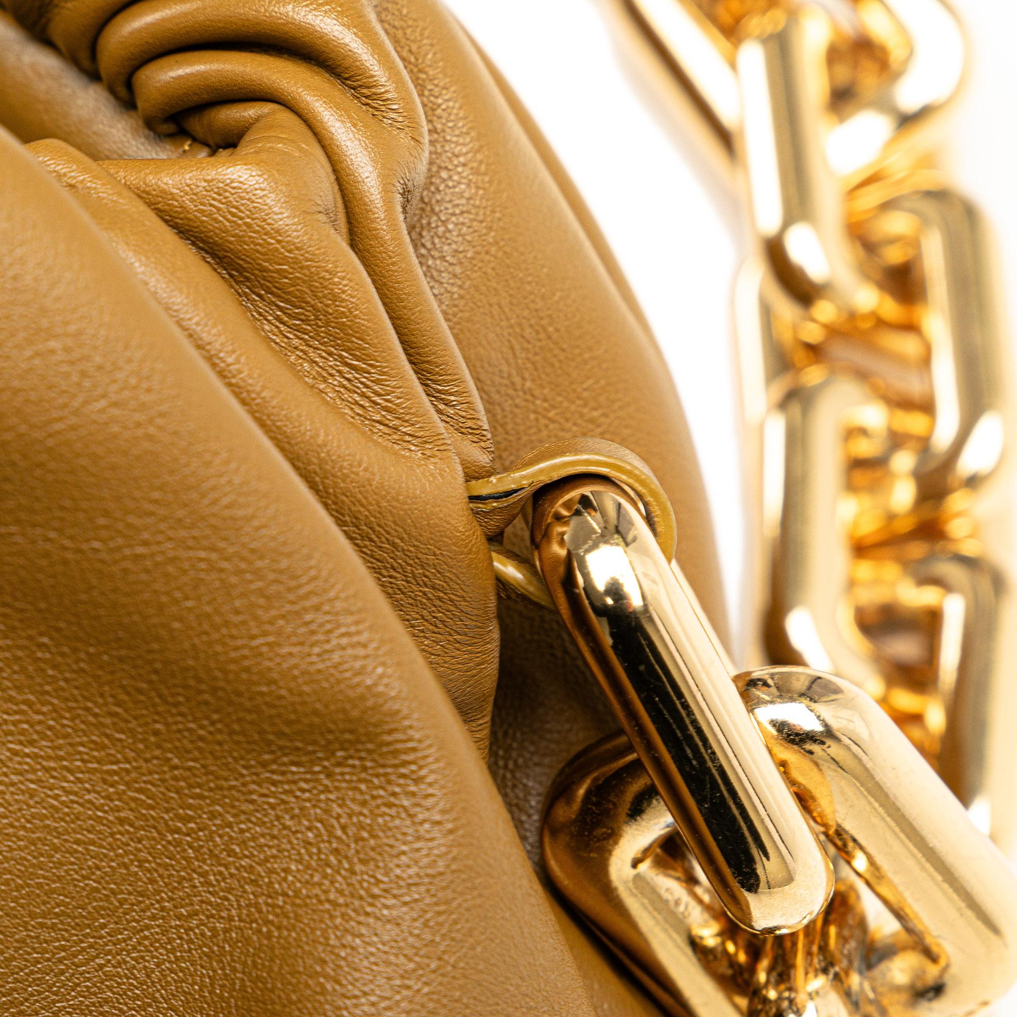 Bottega Veneta Lambskin Chain Pouch (SHG-qDCyej)
