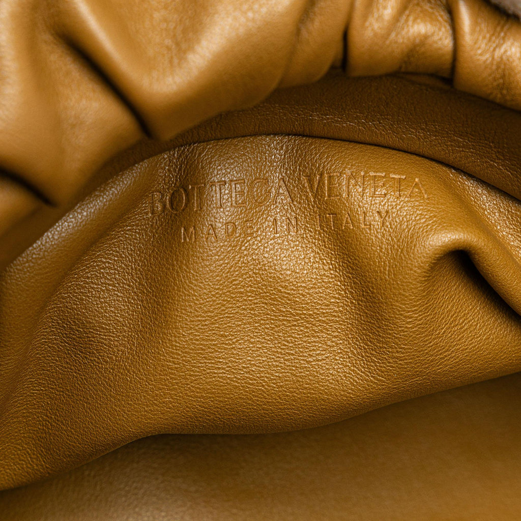 Bottega Veneta Lambskin Chain Pouch (SHG-qDCyej)