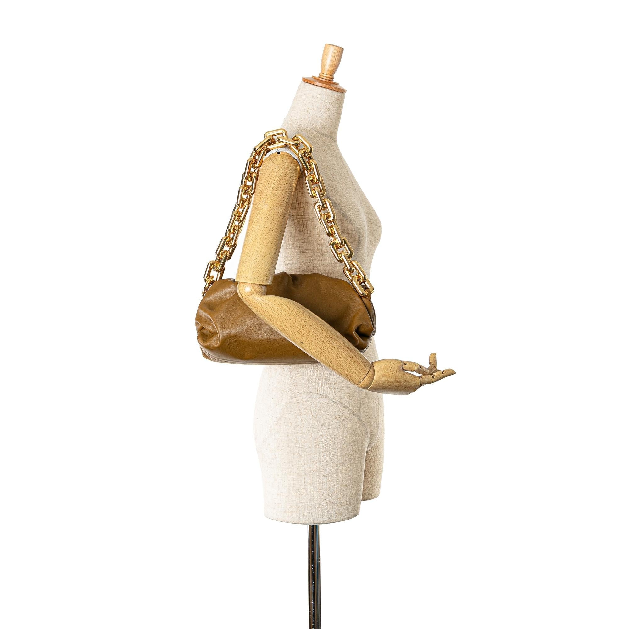 Bottega Veneta Lambskin Chain Pouch (SHG-qDCyej)