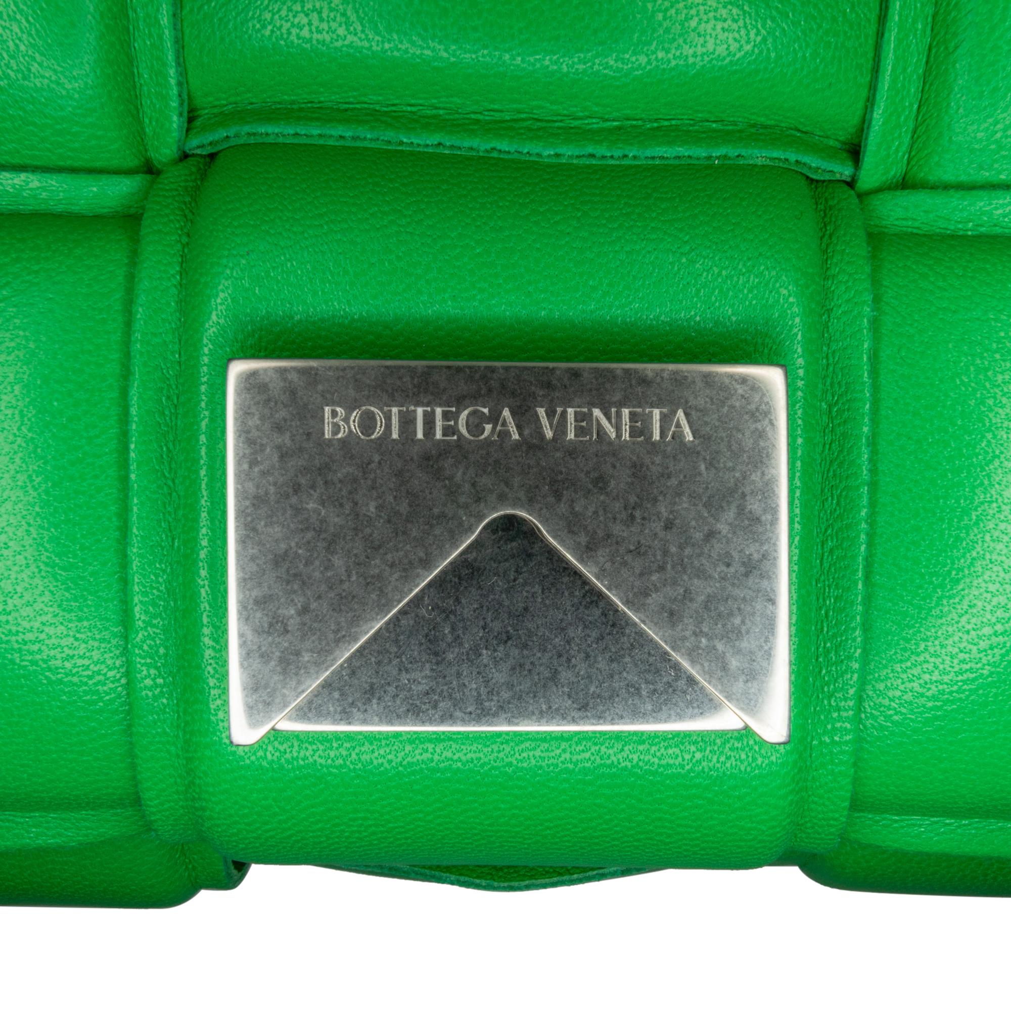 Bottega Veneta Lambskin Intrecciato Padded Chain Cassette Satchel (SHG-2mflDe)