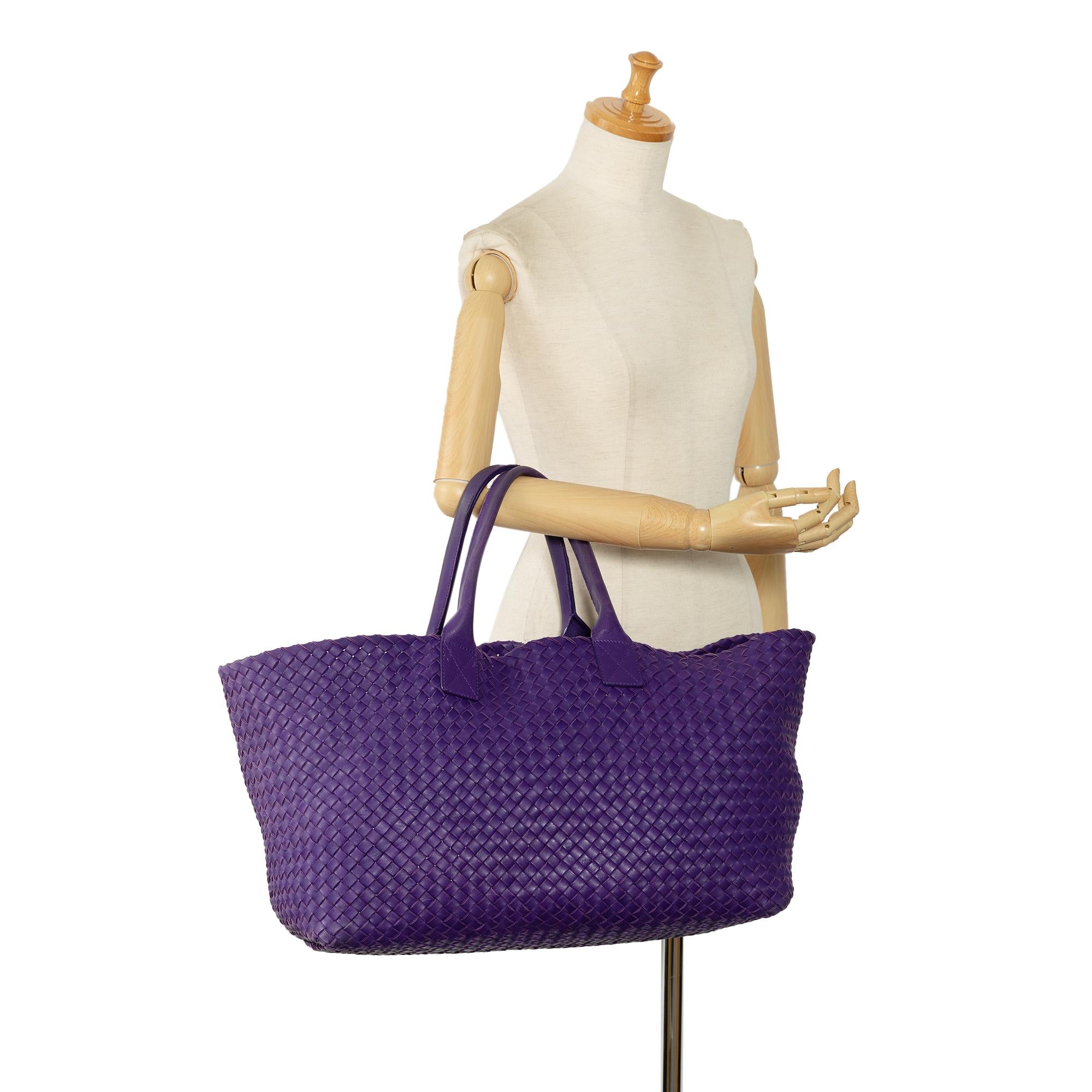 Bottega Veneta Large Intrecciato Cabat (SHG-SmsNEV)