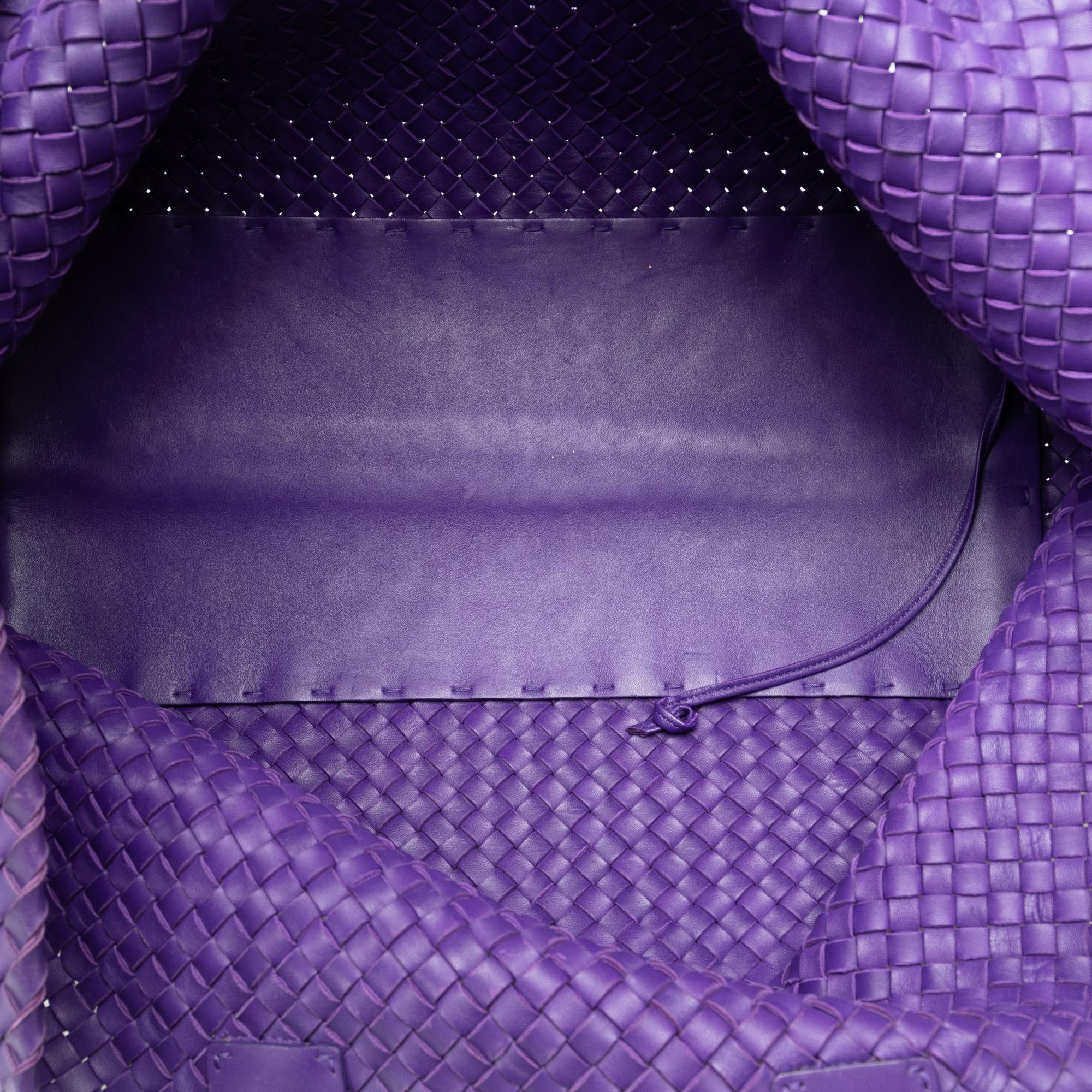 Bottega Veneta Large Intrecciato Cabat (SHG-SmsNEV)