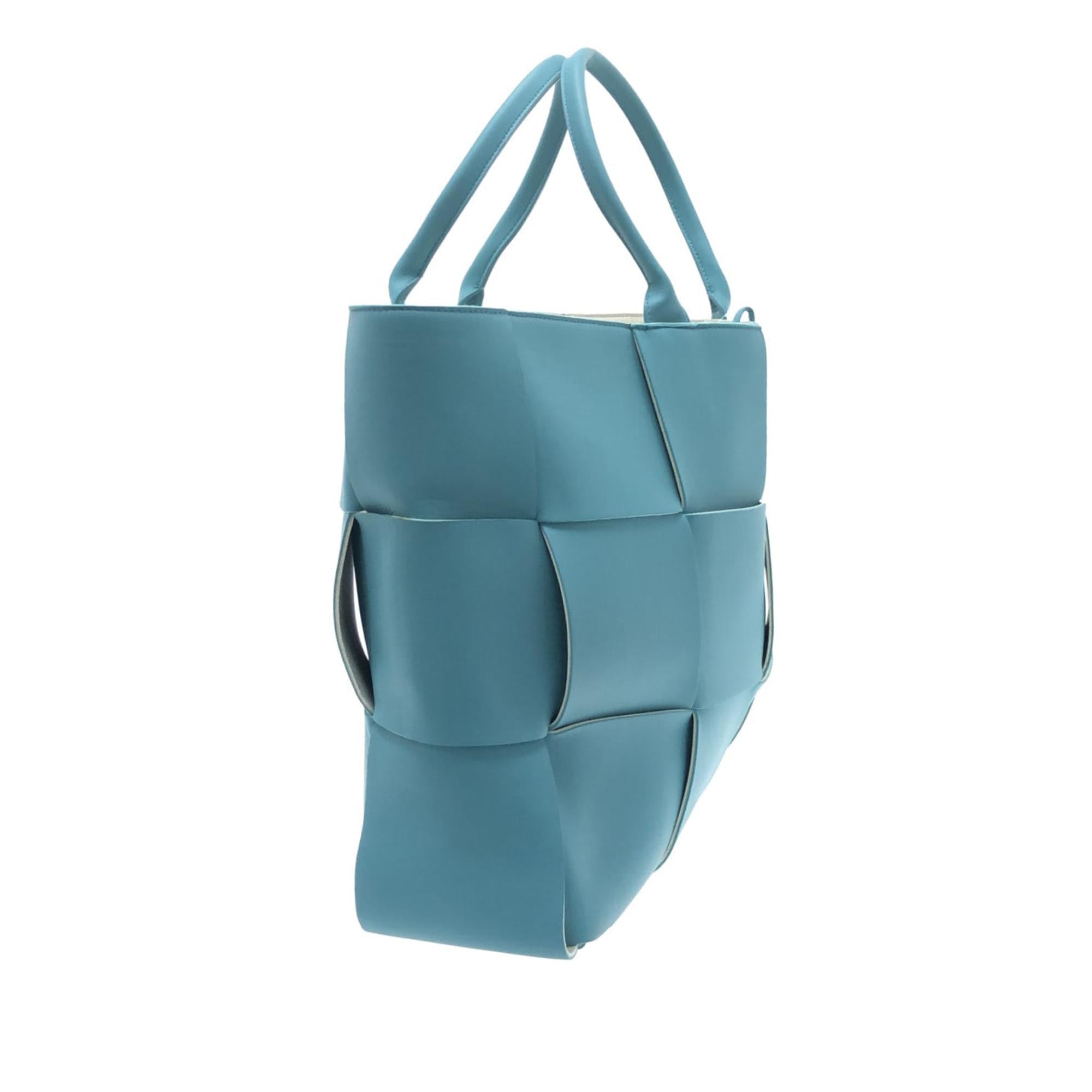 Bottega Veneta Large Maxi Intrecciato Arco Tote (SHG-cBLzn9)