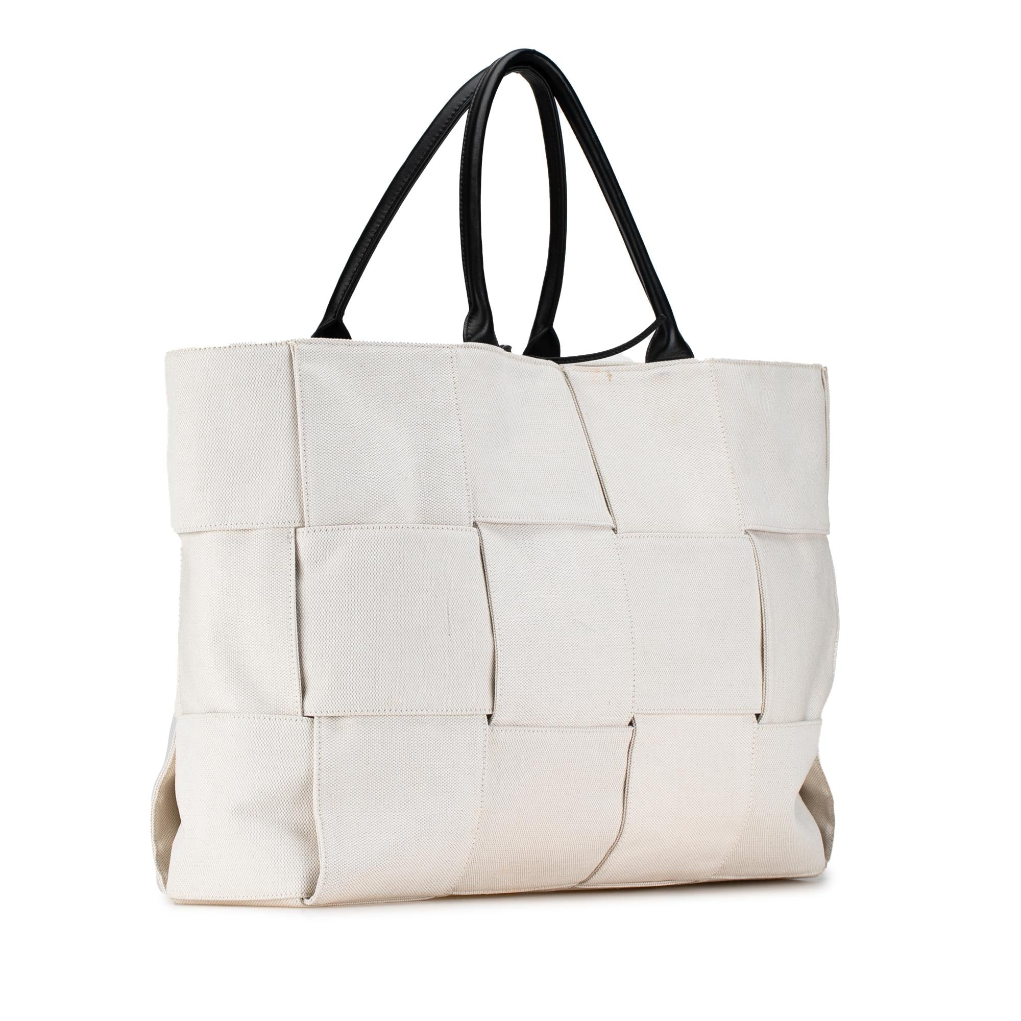 Bottega Veneta Large Maxi Intrecciato Canvas Arco Tote (SHG-LPrhp9)