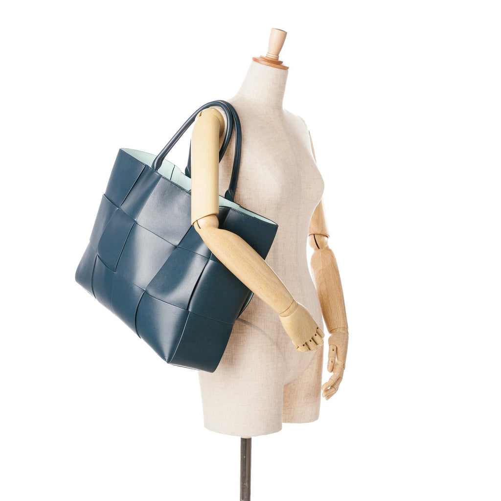 Bottega Veneta Large The Arco Tote (SHG-N7RvOD)