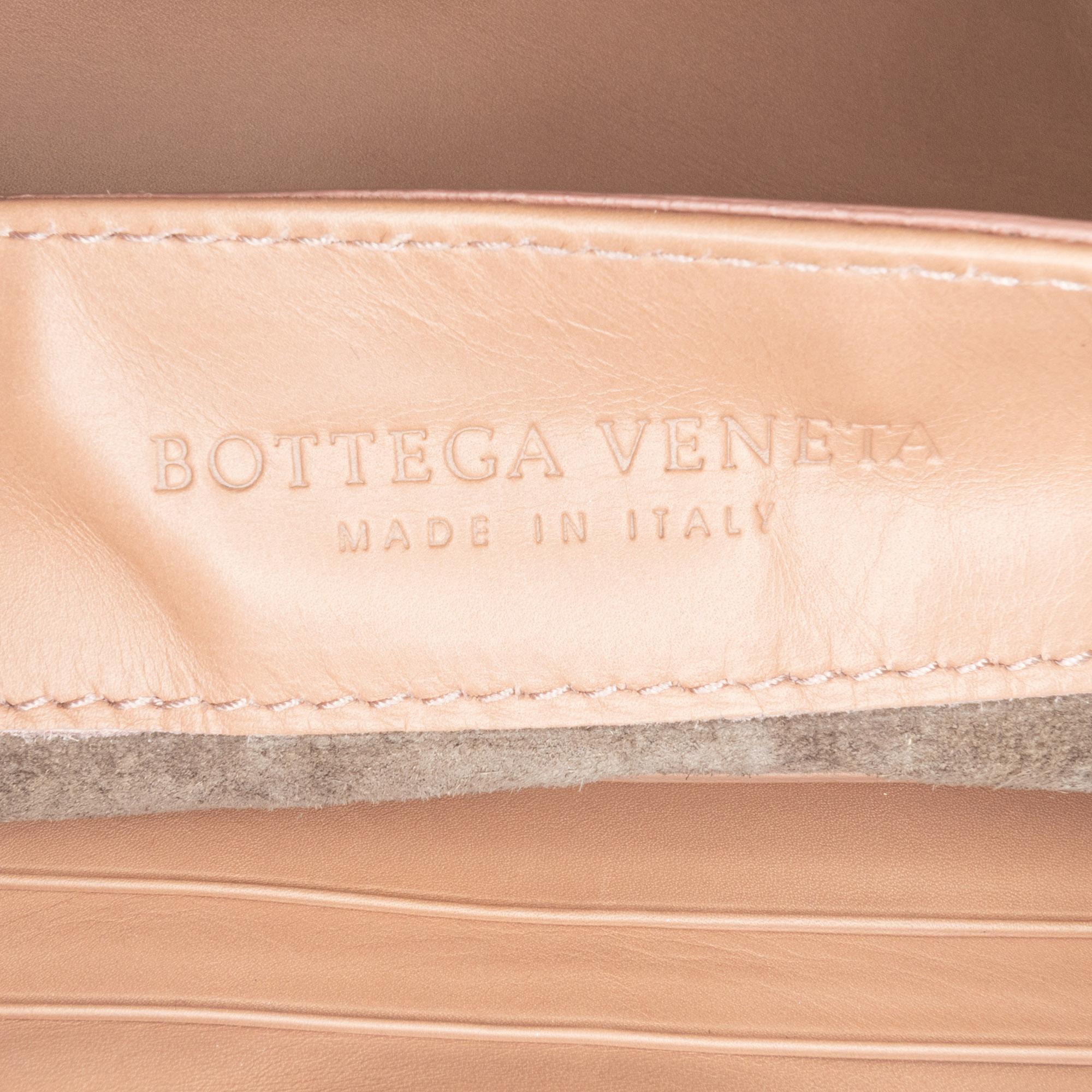 Bottega Veneta Leather Clutch (SHG-7Jqfs2)