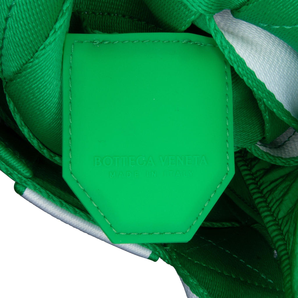 Bottega Veneta Maxi Intrecciato Canvas Webbing Cassette (SHG-RmDDRK)