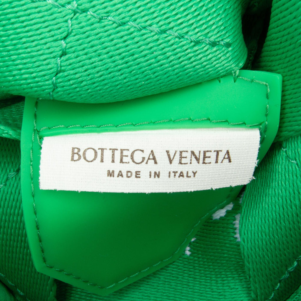 Bottega Veneta Maxi Intrecciato Canvas Webbing Cassette (SHG-RmDDRK)