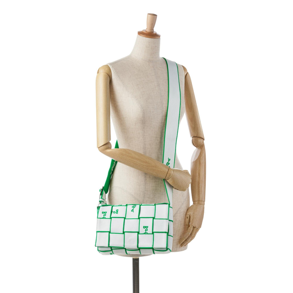 Bottega Veneta Maxi Intrecciato Canvas Webbing Cassette (SHG-RmDDRK)