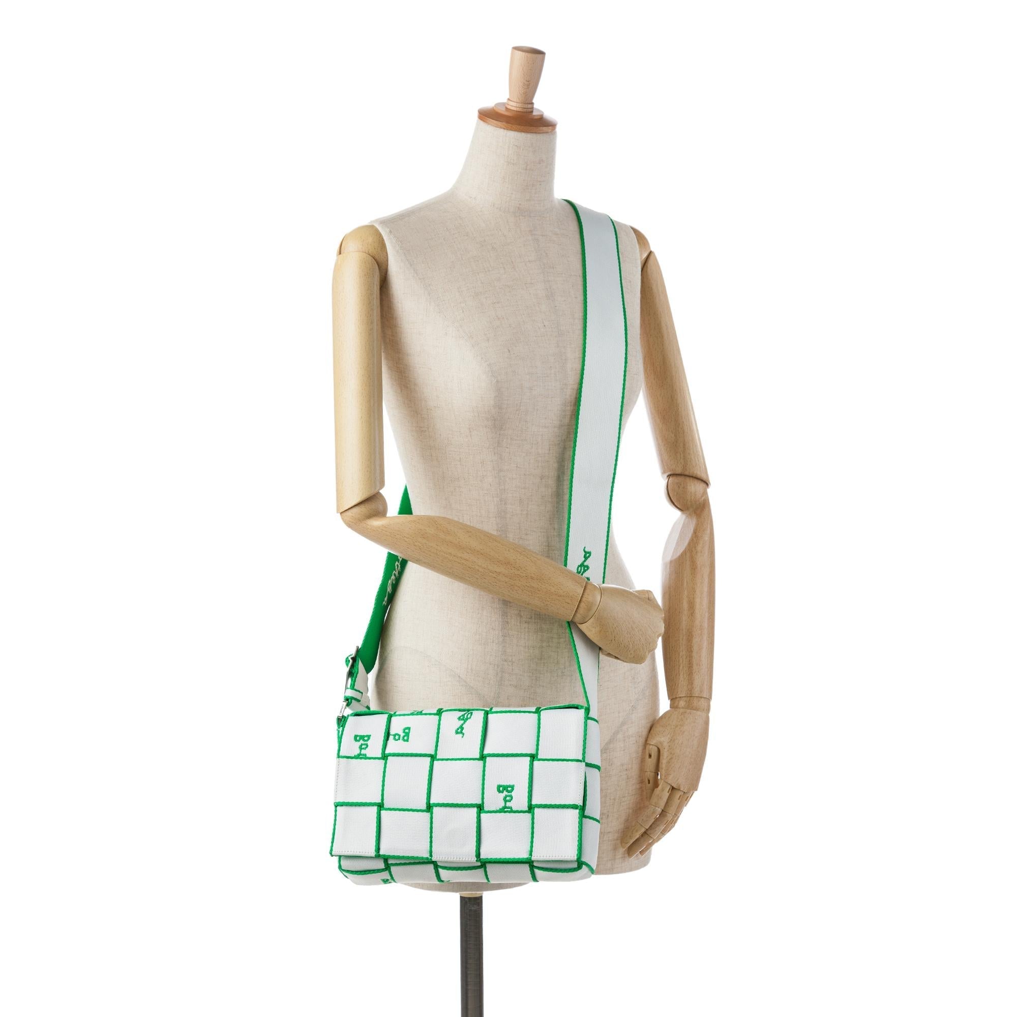 Bottega Veneta Maxi Intrecciato Canvas Webbing Cassette (SHG-RmDDRK)