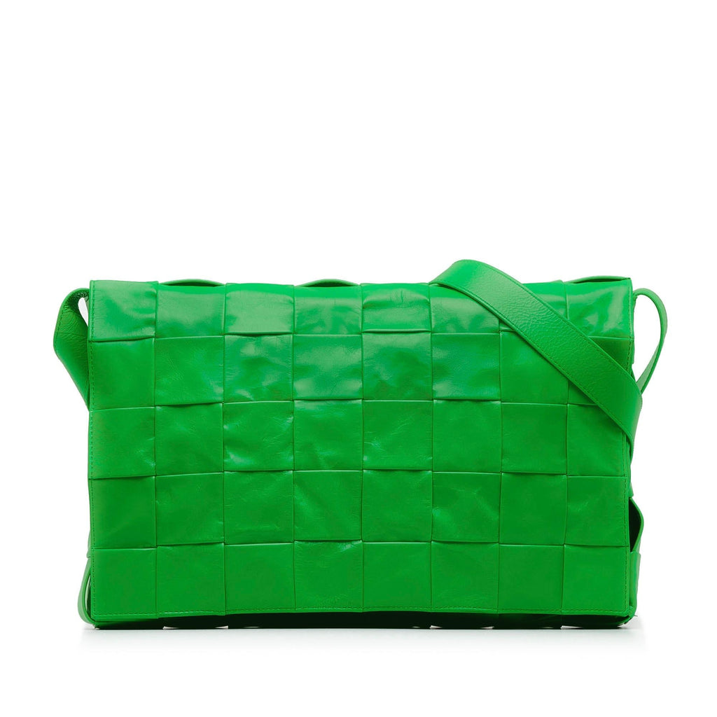 Bottega Veneta Maxi Intrecciato Cassette Crossbody Bag (SHG-slCZsv)
