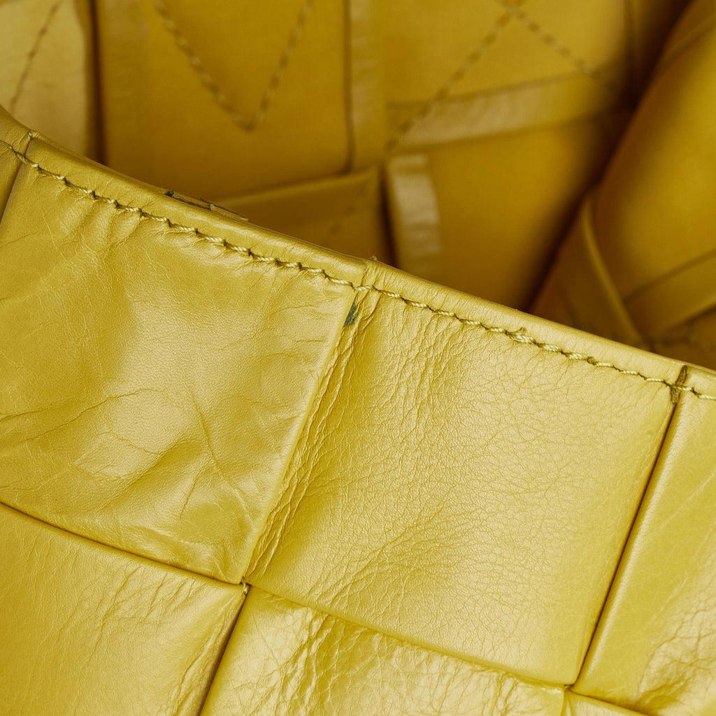 Bottega Veneta Maxi Intrecciato Cassette Tote Bag (SHG-uVYp2K)