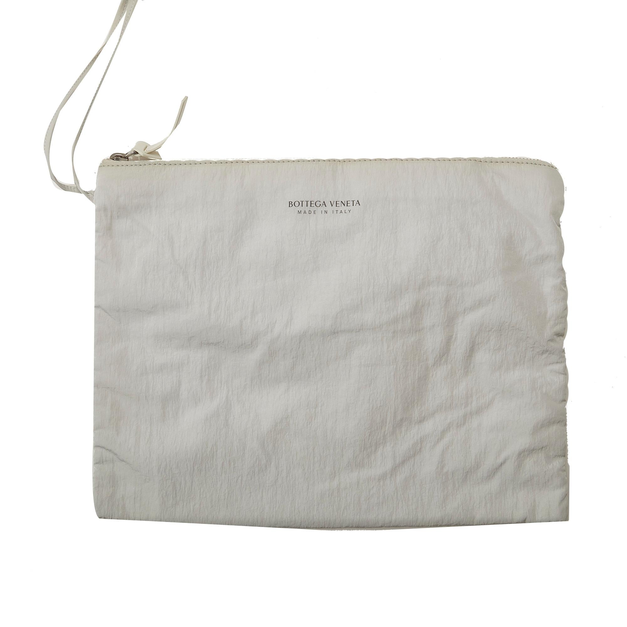 Bottega Veneta Maxi Intrecciato Cassette Tote (SHG-C0Nfyf)