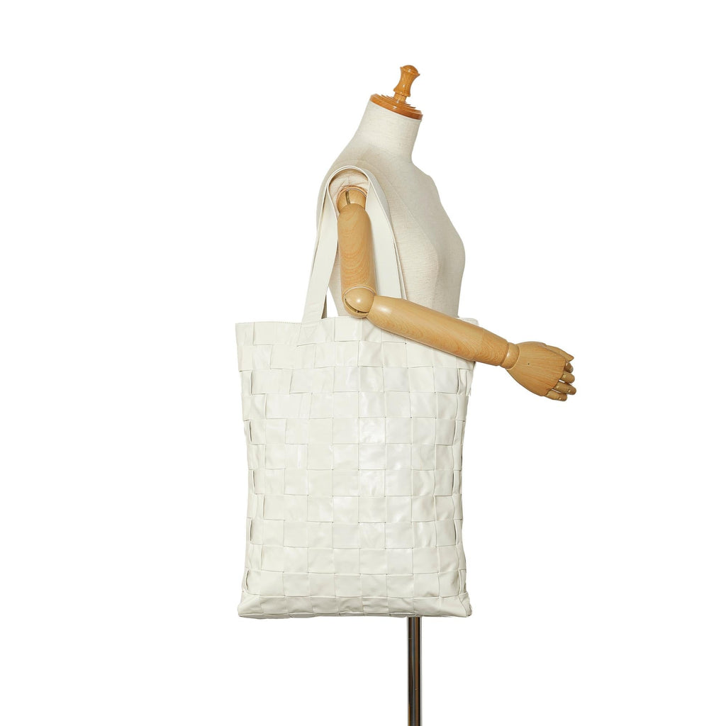 Bottega Veneta Maxi Intrecciato Cassette Tote (SHG-C0Nfyf)
