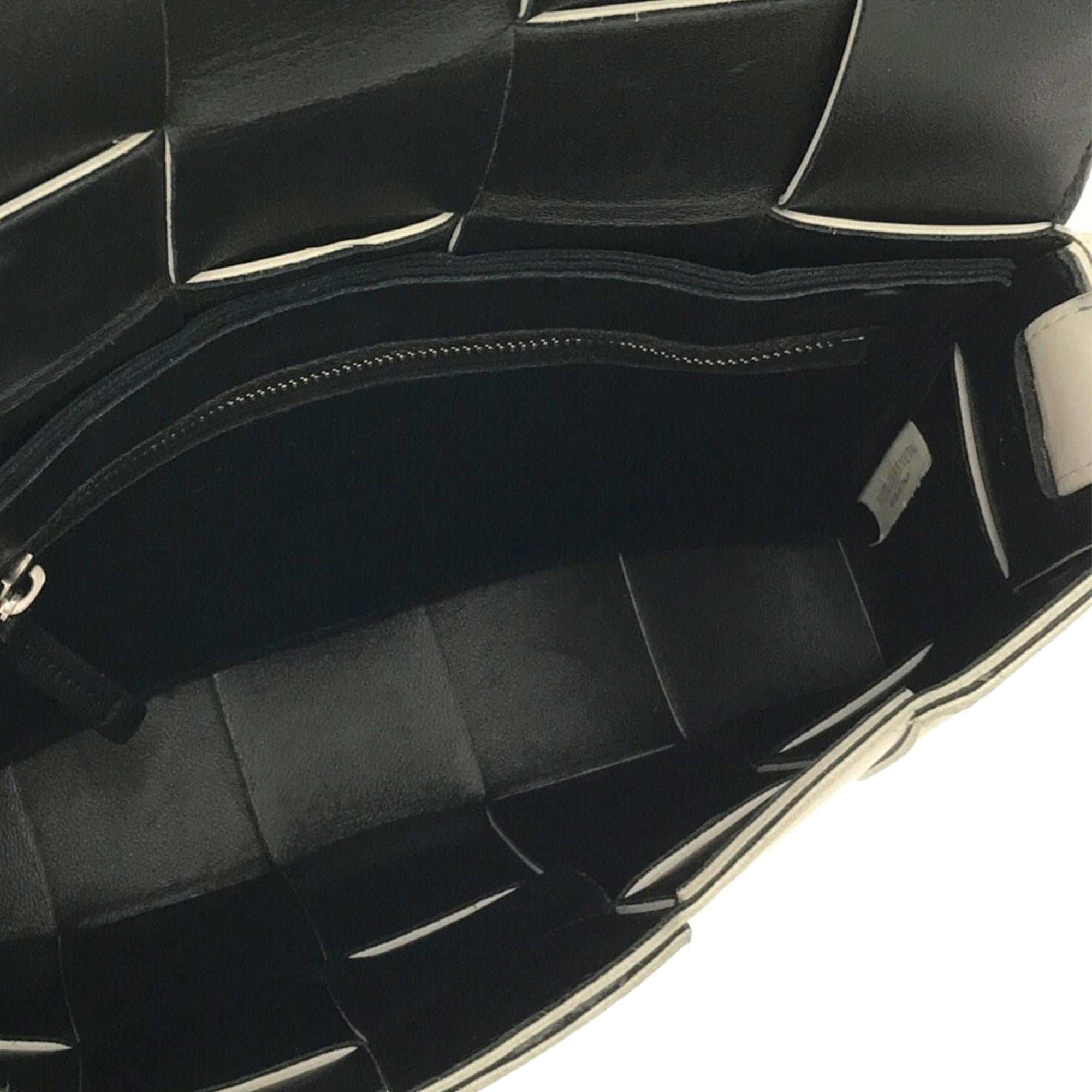 Bottega Veneta Maxi Intrecciato Cassette (SHG-wOhUHP)
