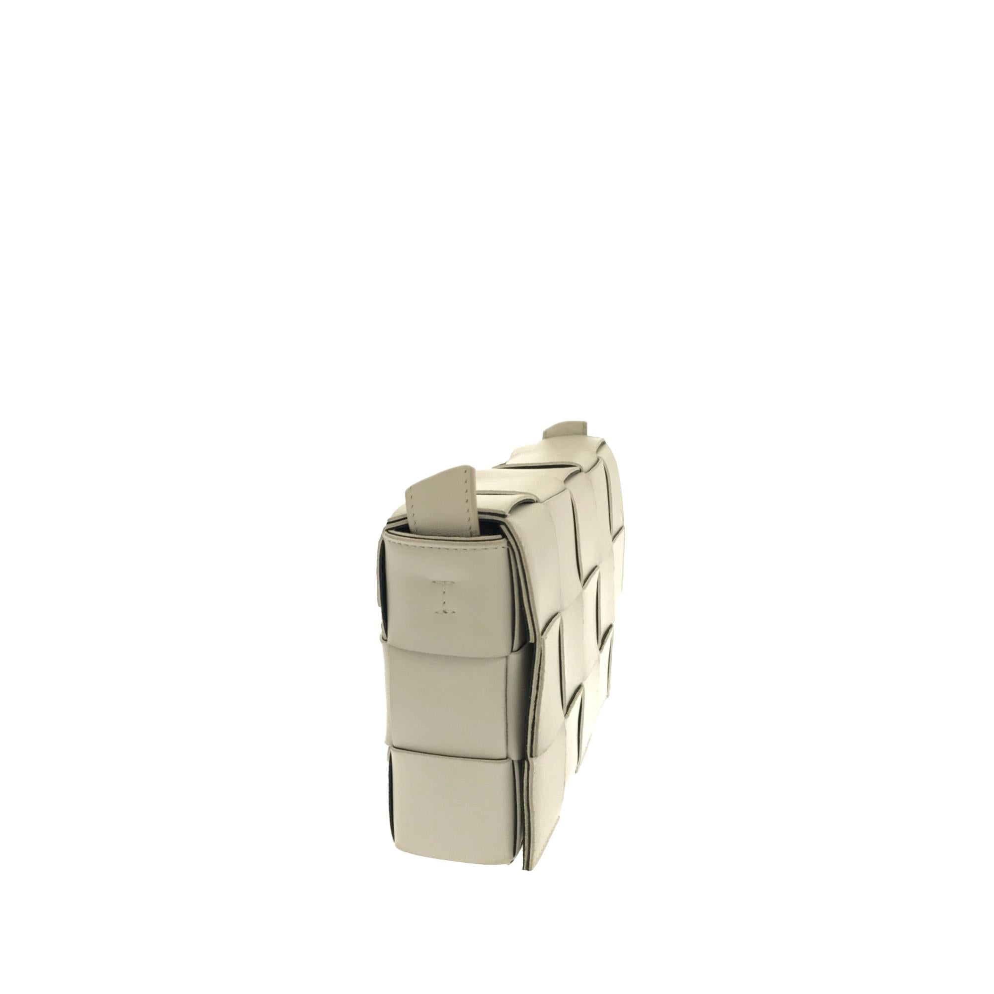 Bottega Veneta Maxi Intrecciato Cassette (SHG-wOhUHP)