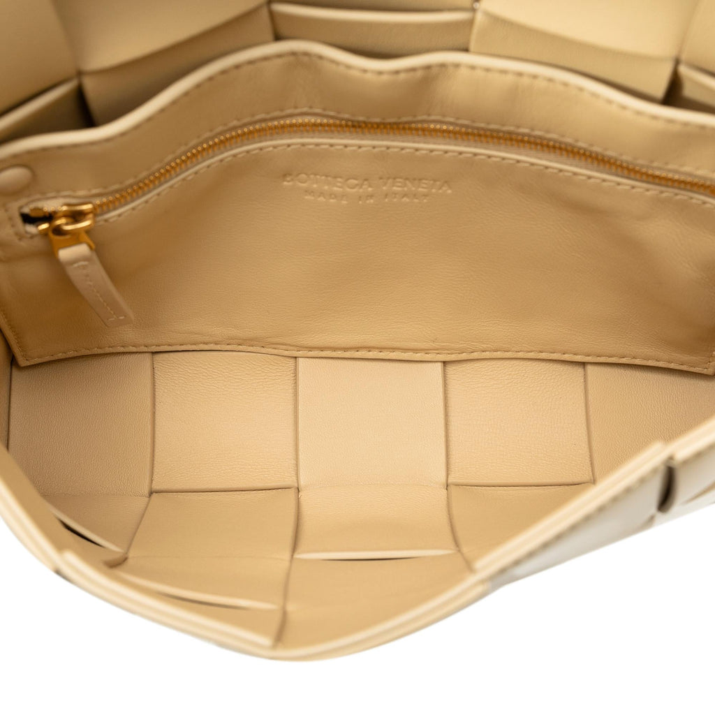 Bottega Veneta Maxi Intrecciato Cassette (SHG-TsKAVj)