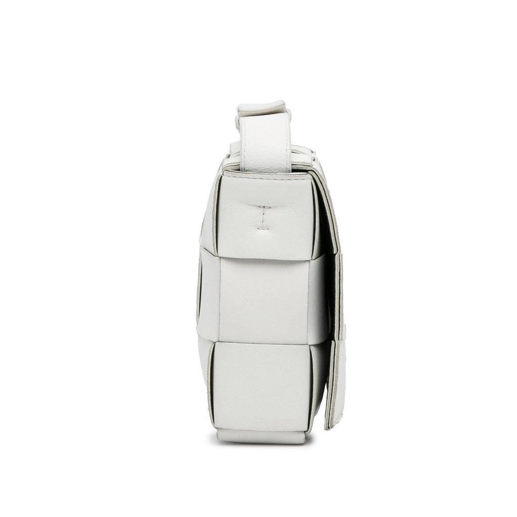 Bottega Veneta Maxi Intrecciato Cassette (SHG-k60ZZD)
