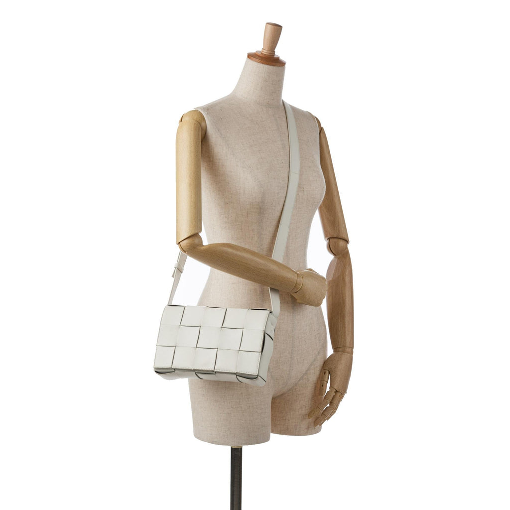 Bottega Veneta Maxi Intrecciato Cassette (SHG-k60ZZD)