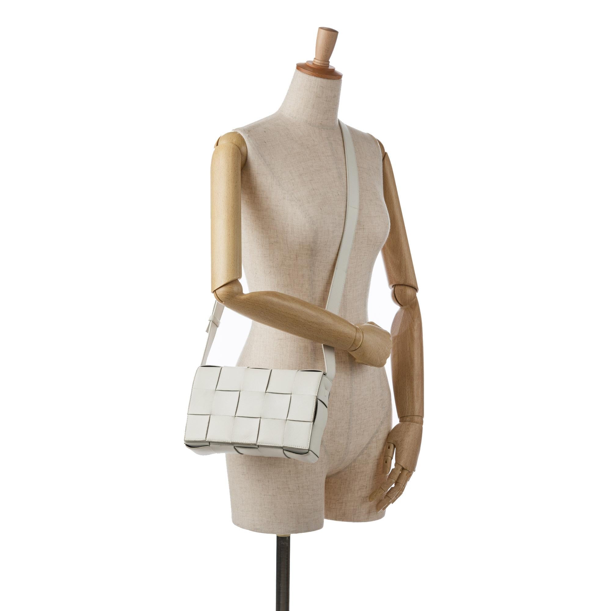 Bottega Veneta Maxi Intrecciato Cassette (SHG-k60ZZD)